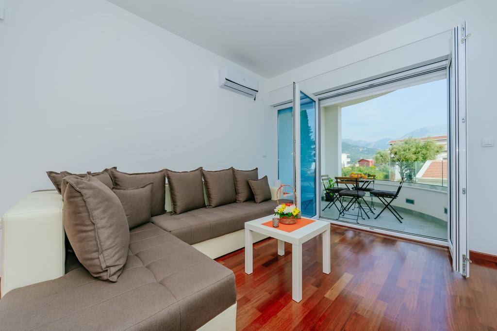 Apartments Bujkovic บาร์ ภายนอก รูปภาพ