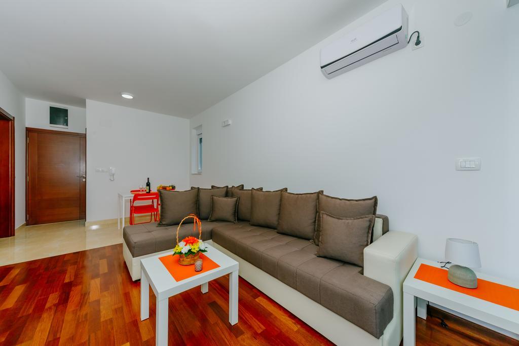 Apartments Bujkovic บาร์ ภายนอก รูปภาพ