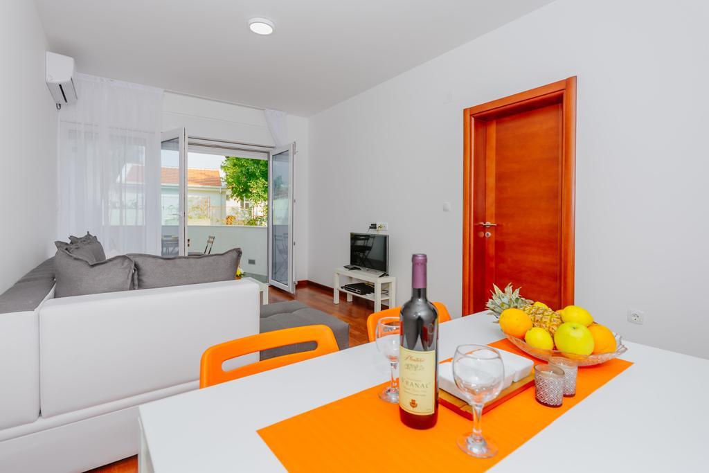 Apartments Bujkovic บาร์ ภายนอก รูปภาพ
