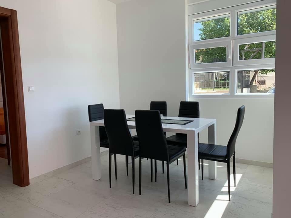 Apartments Bujkovic บาร์ ภายนอก รูปภาพ