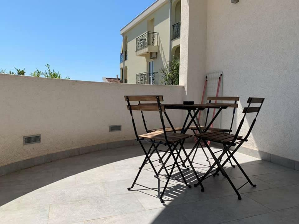 Apartments Bujkovic บาร์ ภายนอก รูปภาพ